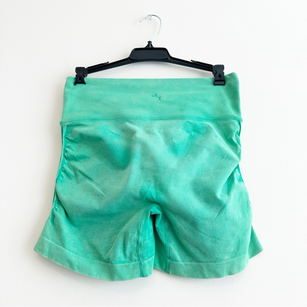Joy Lab Women’s Kelly Green Athletic Scrunched Shorts - Picture 2 of 7